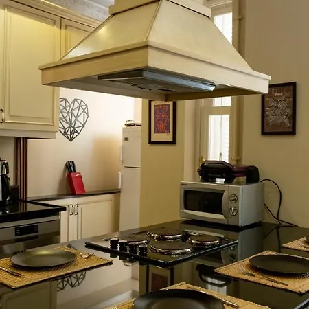 Designer Flat, 3br, 2ba Apartament *