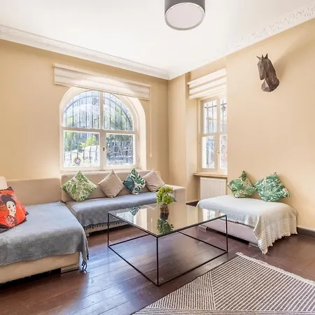 Designer Flat, 3br, 2ba