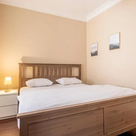 Designer Flat, 3br, 2ba *