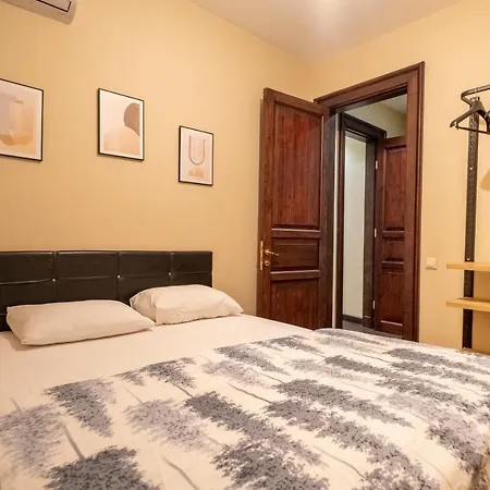 Designer Flat, 3br, 2ba Istanbul